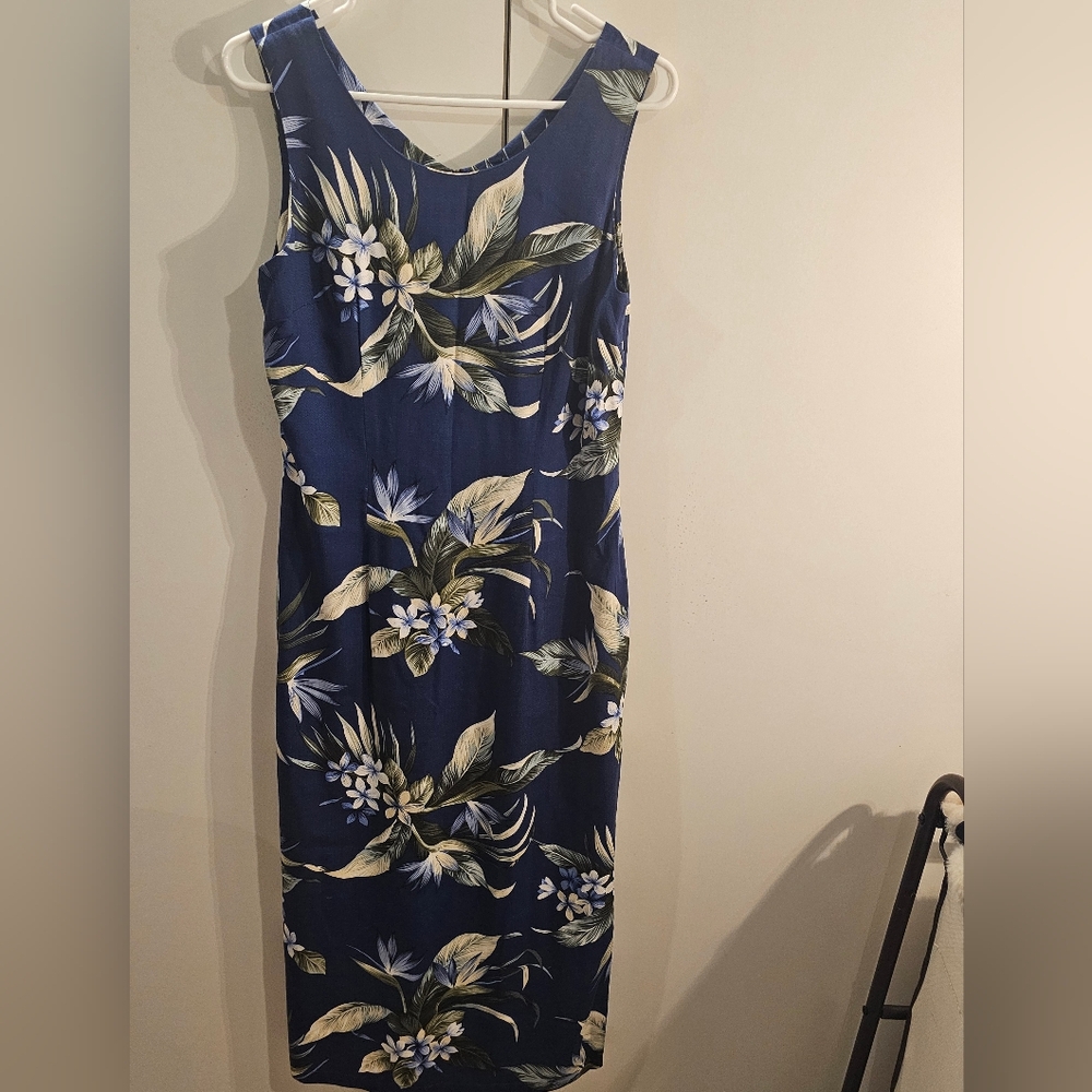 Sandwich Isle Womans Medium Blue Floral Hawaiian Dress